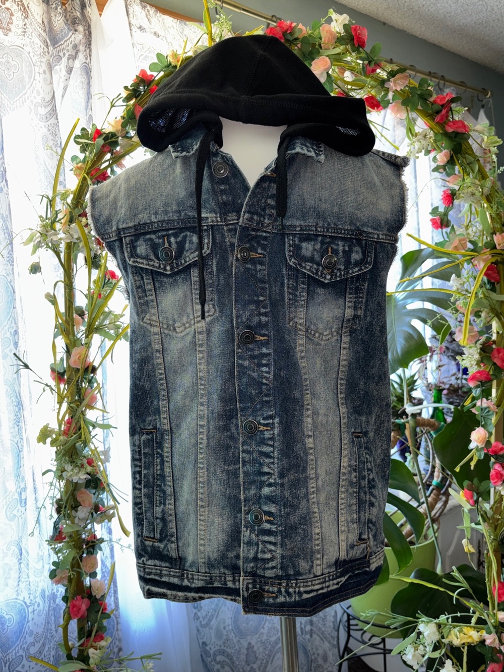 Carbon Men's Distressed Sleeveless Hooded Denim Vest Men’s Size Small